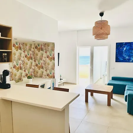 Apartmán Pambnb - Modern Beachfront Hideaway *