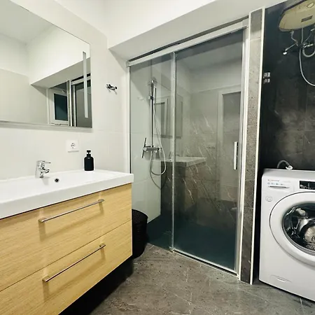 דירה Pambnb - Modern Beachfront Hideaway