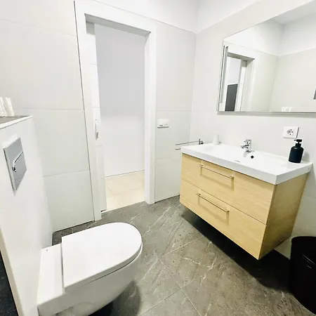 דירה Pambnb - Modern Beachfront Hideaway